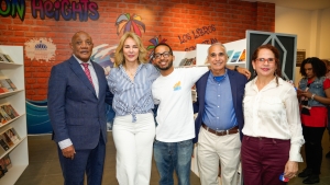 Premio Pulitzer dominicano M&eacute;dar de la Cruz inaugura exposici&oacute;n en la Feria del Libro