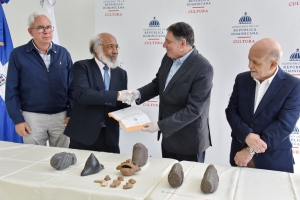 Cultura entrega a Museo del Hombre Dominicano piezas antiguas recuperadas fuera del pa&iacute;s