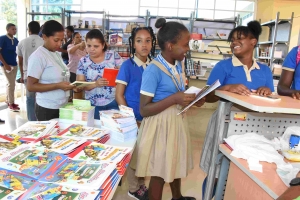 Delegaciones de San Pedro de Macor&iacute;s y Hato Mayor se integran con entusiasmo a primera jornada de la 15&ordm; Feria Regional del Libro Monte Plata 2019